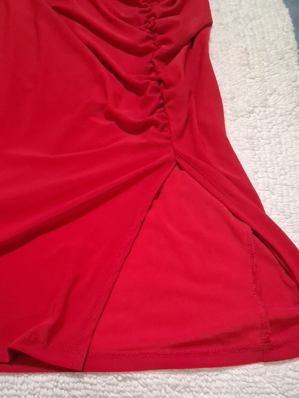 Classic Red Ruched Pencil Skirt - Sleek Women's Work-to-Evening Piece - Picture 4 of 7